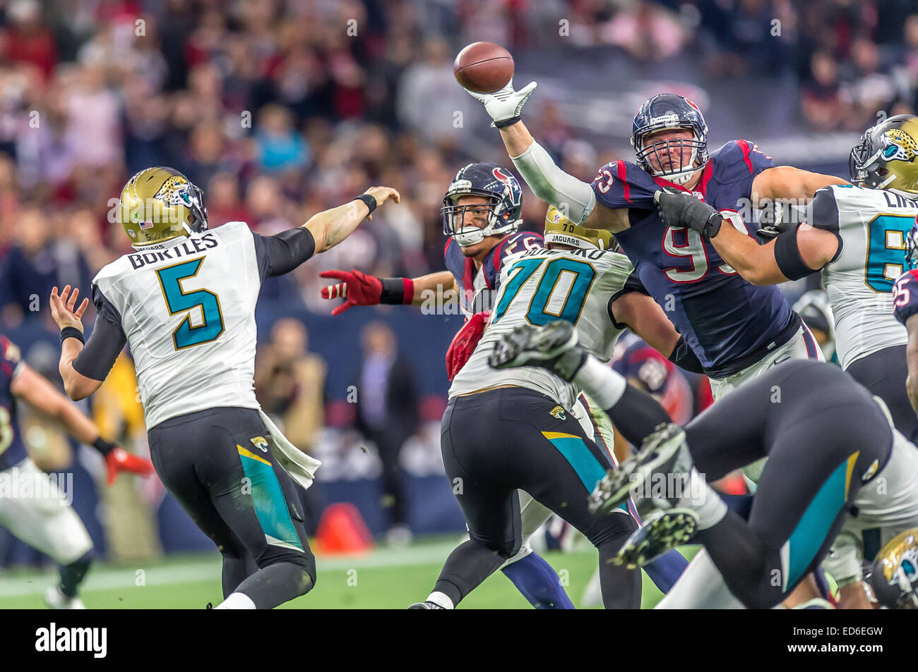 Houston, Texas, USA. 12th Dec, 2021. Seahawks fans outnumber Texans fans in  the stadium before the start of an NFL game on December 12, 2021 in  Houston, Texas. (Credit Image: © Scott