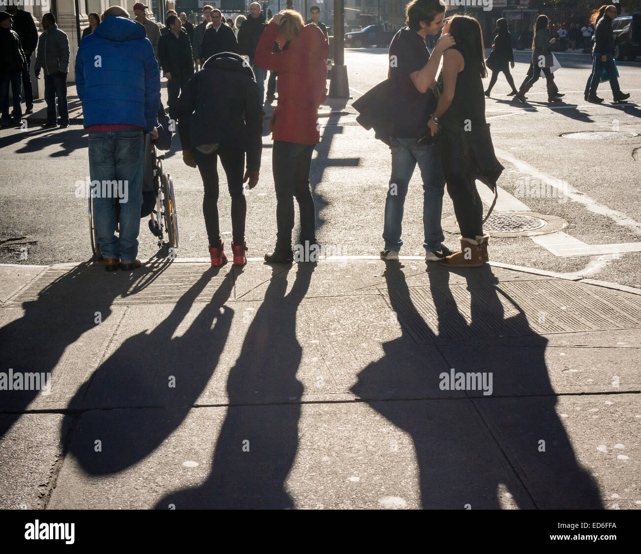 A public display of affection on Fifth Avenue in New York on the day after Christmas, Friday, December 26, 2014. (© Richard B. Levine) Stock Photo