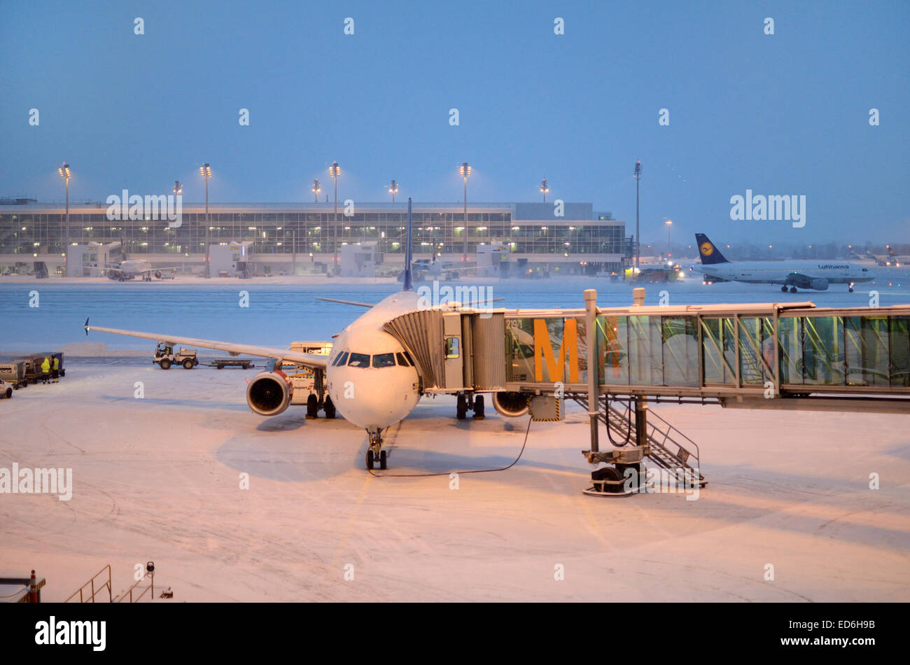 Munich, Germany. 29th December, 2014. Snow and freezing temperatures cause traffic chaos, delayed and cancelled flights in many European airports such as Munich Germany. Credit:  Chris Hellier/Alamy Live News Stock Photo