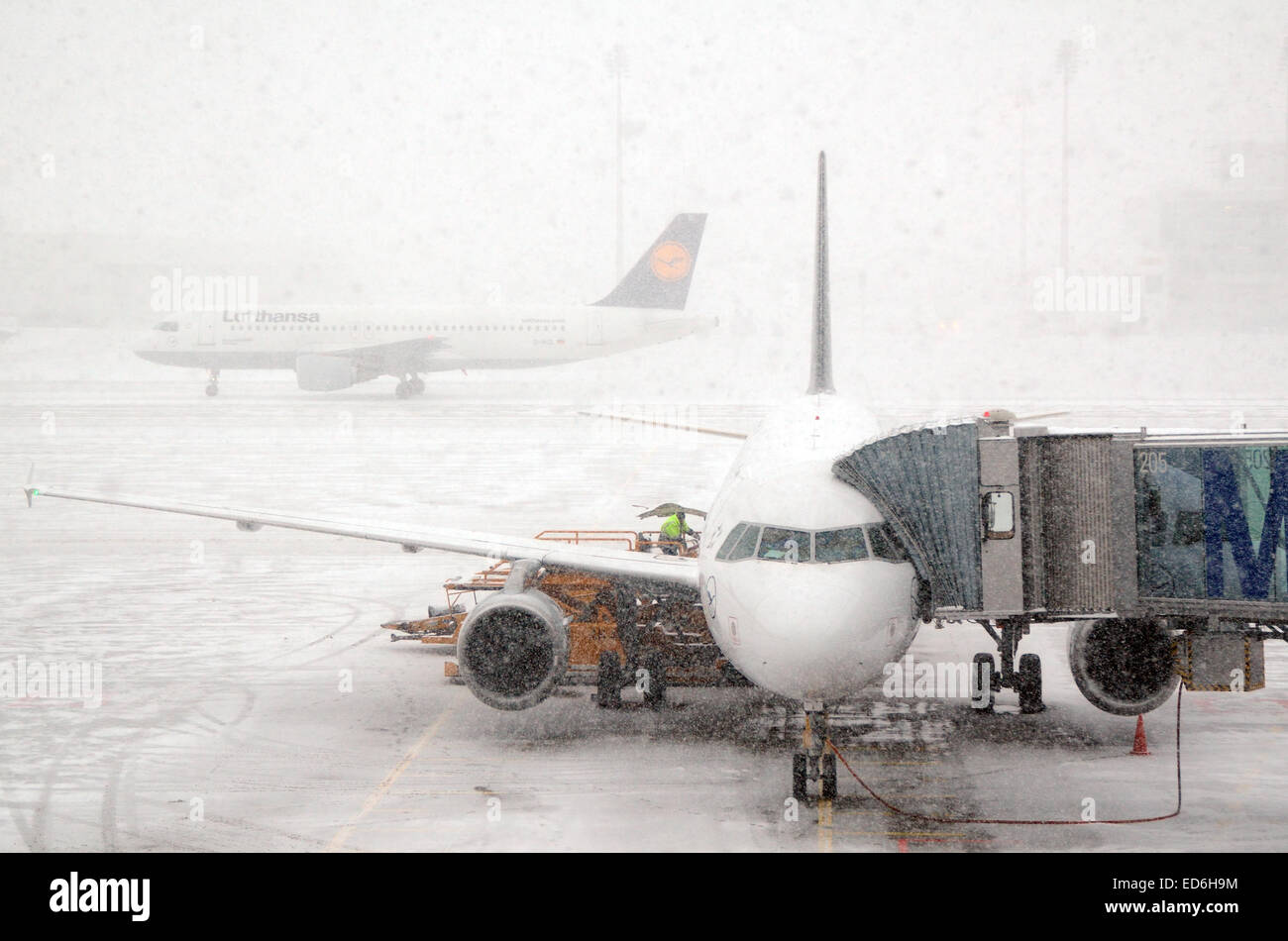 Munich, Germany. 29th December, 2014. Snow and freezing temperatures cause traffic chaos, delayed and cancelled flights in many European airports such as Munich Germany. Credit:  Chris Hellier/Alamy Live News Stock Photo