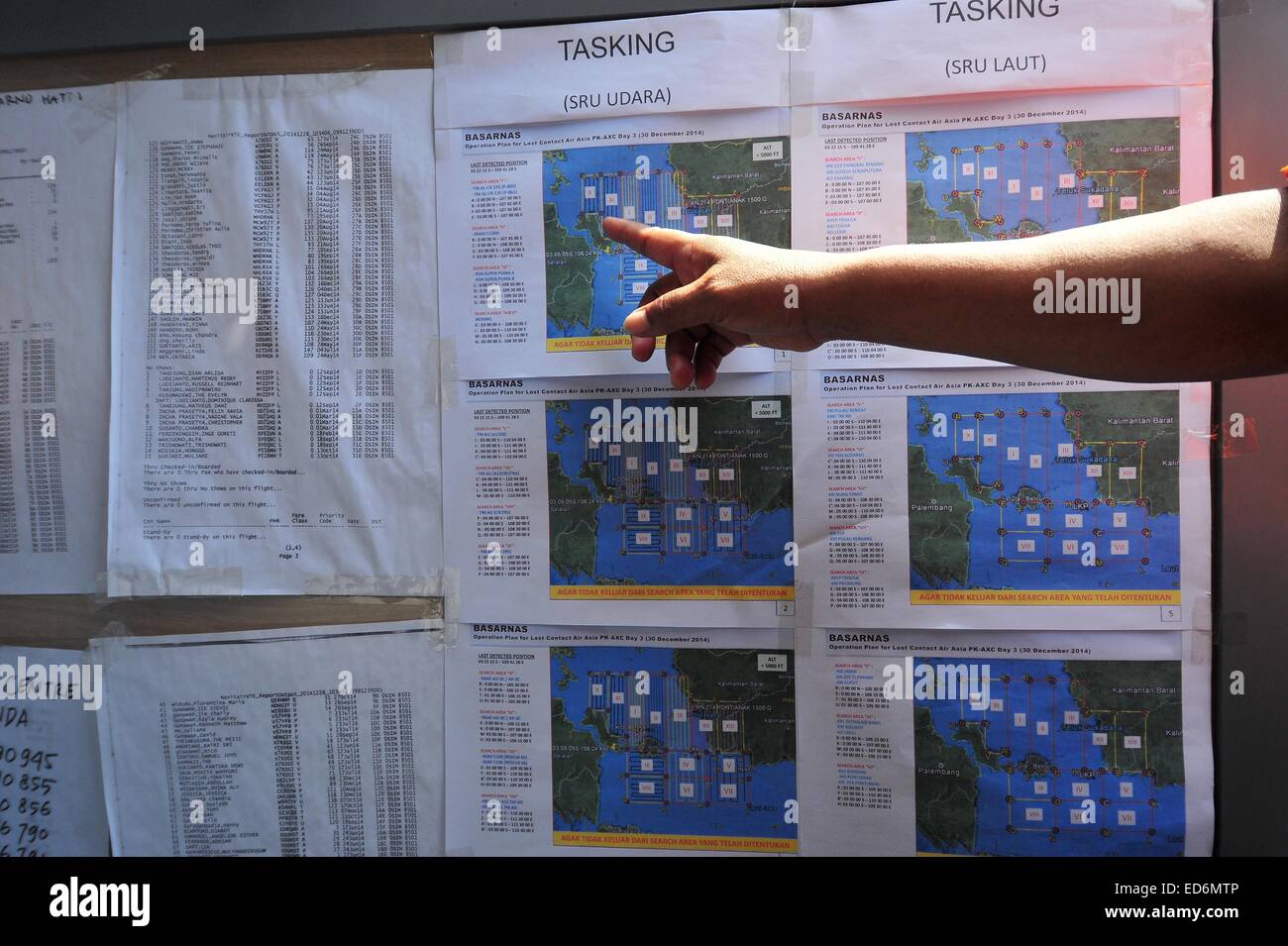 Search rescue officer hi-res stock photography and images - Alamy