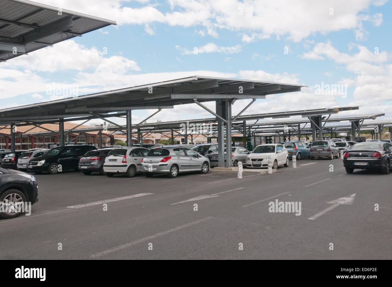 A hypermarket parking lot 100% solar - E.Leclerc, Carcassone