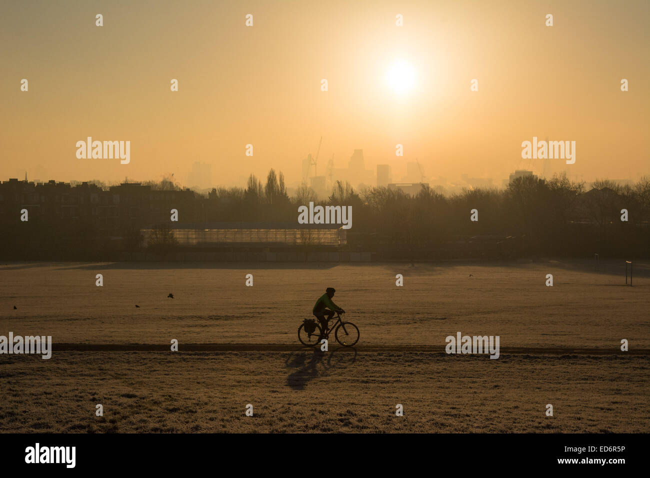 London, UK. 30th December, 2014. UK weather. View at sunrise from Parliament Hill as London wakes to another crisp winter morning. Credit:  Patricia Phillips/Alamy Live News Stock Photo