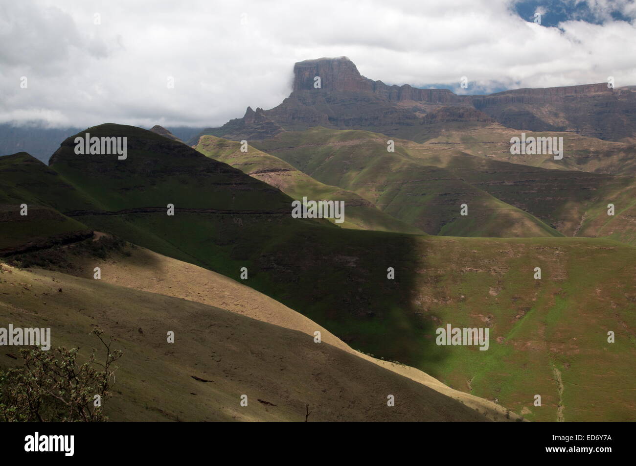 The Drakensberg Mountains, on the north edge of Royal Natal National ...