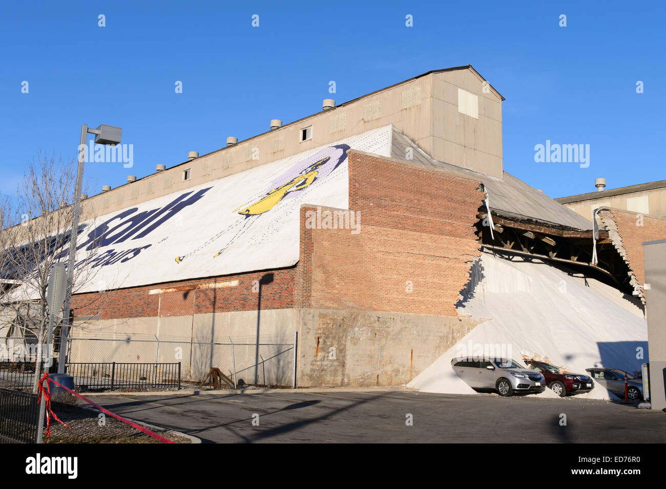 Chicago, Illinois, USA. 30th December, 2014. A wall of a Morton Salt building collapses and spills salt out onto vehicles parked at an Acura dealership in Chicago, IL, on Tuesday December 30, 2014. Credit:  Daniel Boczarski/Alamy Live News Stock Photo