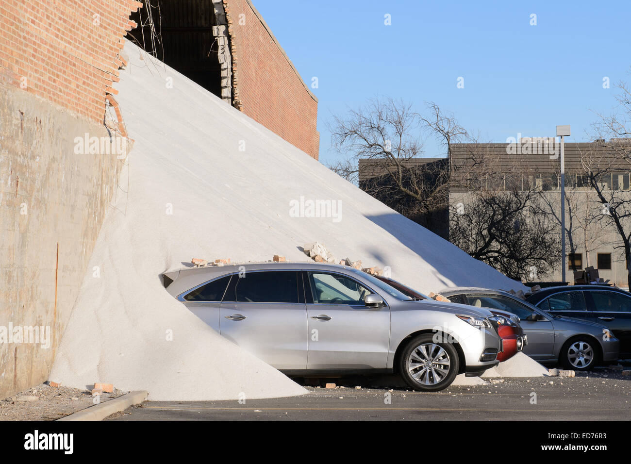 Chicago, Illinois, USA. 30th December, 2014. A wall of a Morton Salt building collapses and spills salt out onto vehicles parked at an Acura dealership in Chicago, IL, on Tuesday December 30, 2014. Credit:  Daniel Boczarski/Alamy Live News Stock Photo