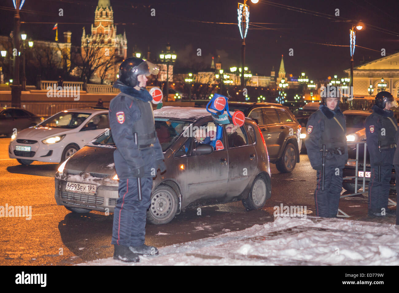 Moscow, Russia. 30th December, 2014. Protesters in Moscow, Russia on the 30th of December 2014 as oppostion leader Alexey Navalny was convicted. Sign reads Navalny. Credit:  Elkhan Mamedov/Alamy Live News Stock Photo