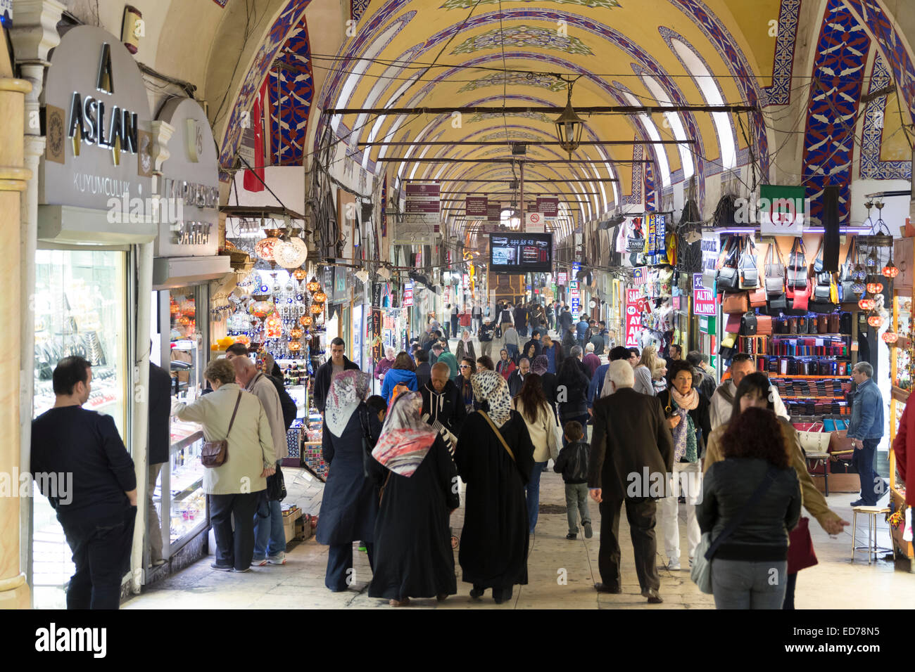 Muslim women shopping and tourists in The Grand Bazaar, Kapalicarsi, great market, Beyazi, Istanbul, Republic of Turkey Stock Photo