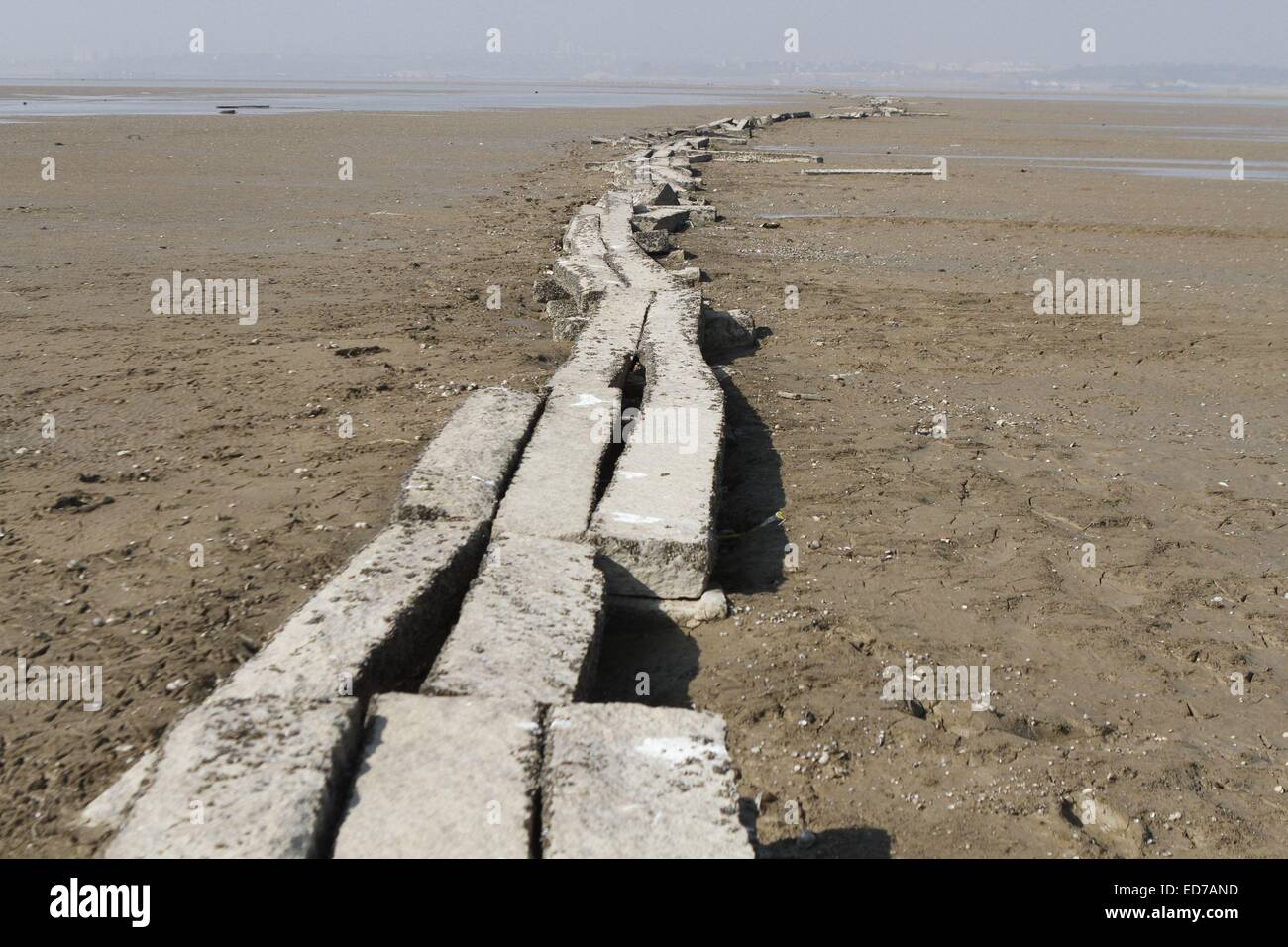 Jiujiang. 30th Dec, 2014. A stone bridge relic of Ming Dynasty (1368-1644) is revealed on the bed of drought-affected Poyang Lake in east China's Jiangxi Province, Dec. 30, 2014. Poyang Lake is renowned for its rich fishing resources, while in recent years, persistent drought and over-exploitation have endangered the lake's resources. © Zhang Jun/Xinhua/Alamy Live News Stock Photo