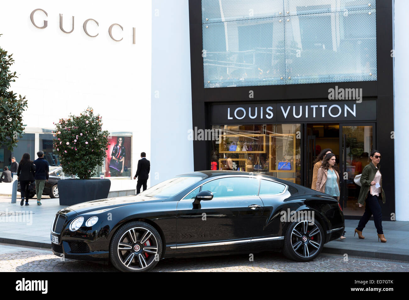 Tal til indre tapperhed Bentley car Louis Vuitton designer Gucci fashion shop at Istinye Park  shopping mall near Levent business center Istanbul, Turkey Stock Photo -  Alamy
