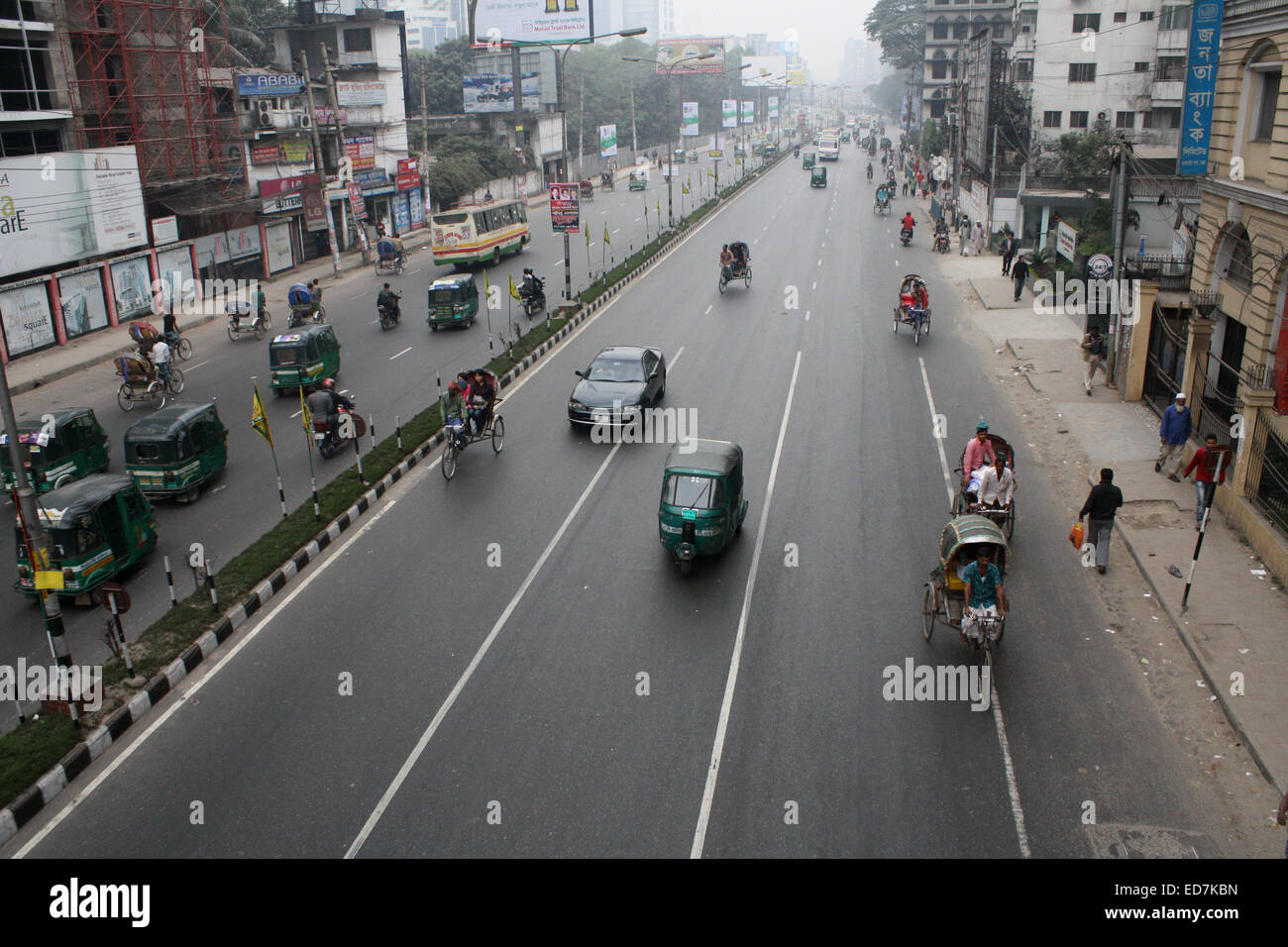 Dhaka, Bangladesh. 31st December, 2014. A view of Bangla Motor road in