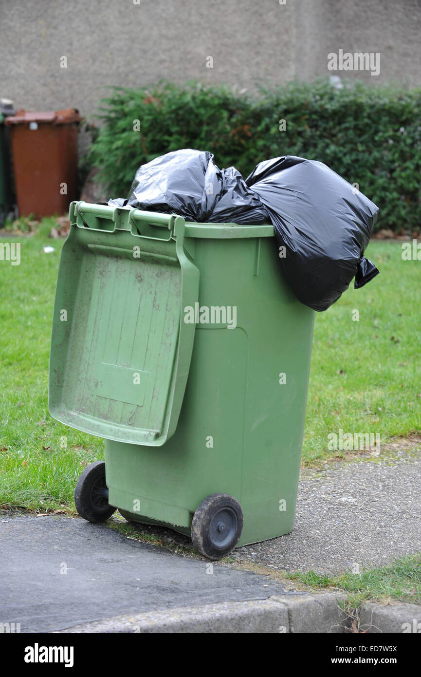Black bin bags uk hi-res stock photography and images - Alamy