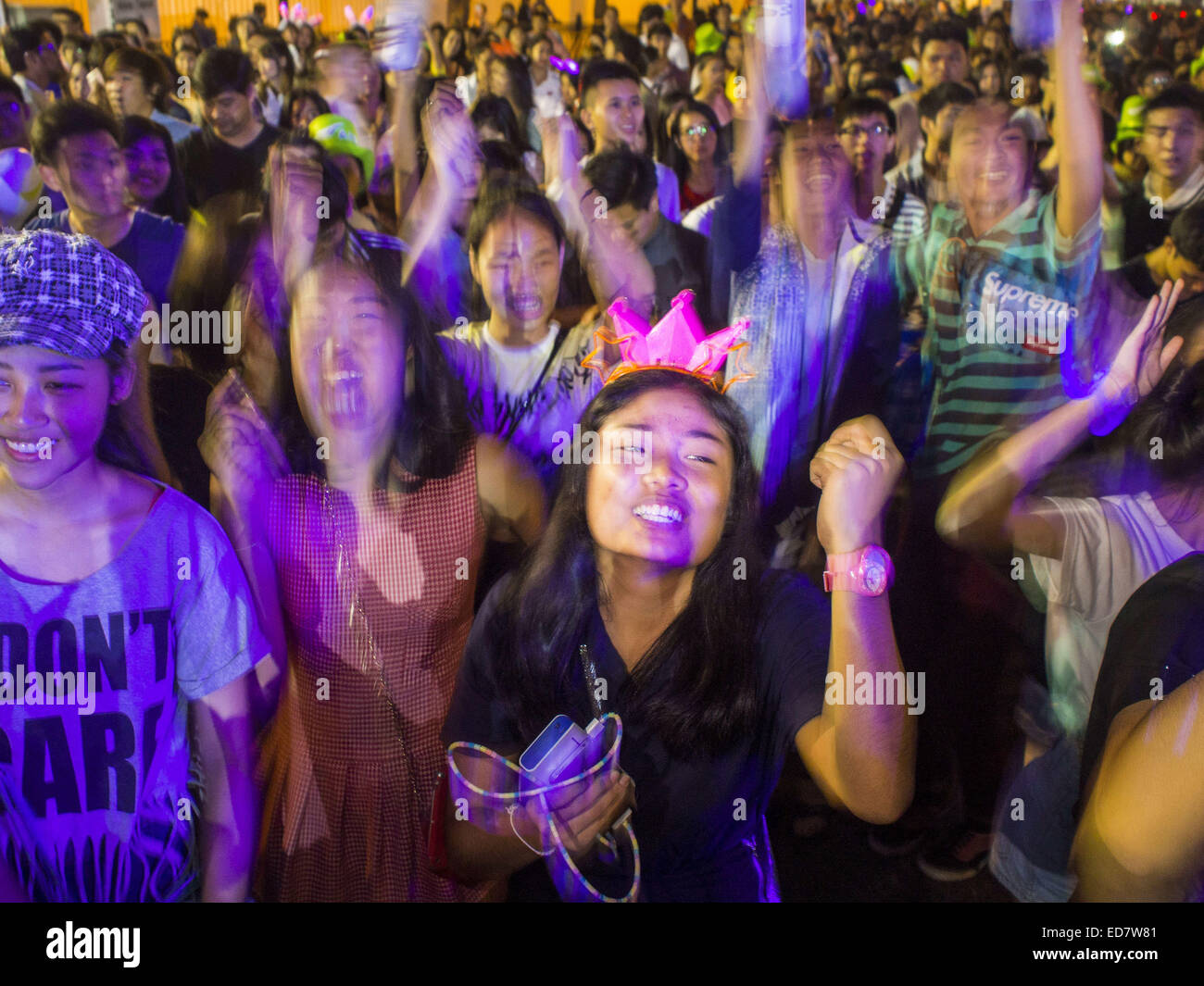 Bangkok, Thailand. 31st Dec, 2014. A woman dances at the