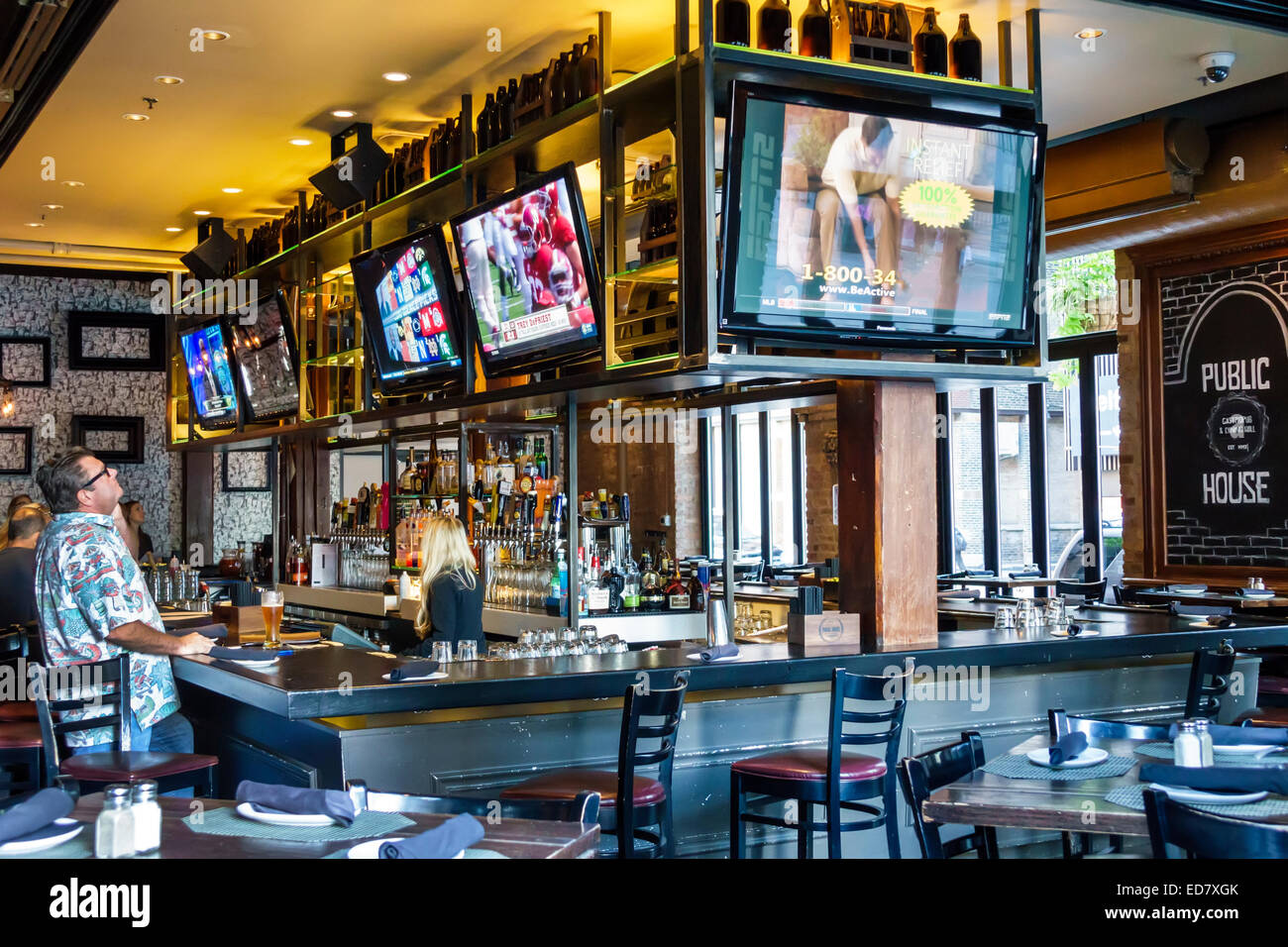 Chicago Illinois,River North,downtown,North State Street,Public House,restaurant restaurants food dining cafe cafes,interior inside,sports bar,big scr Stock Photo