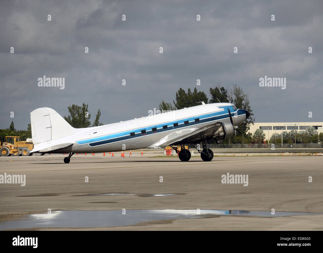 Retro DC-3 propeller airplane on the ground Stock Photo