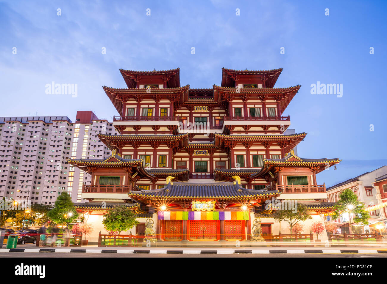 Architecture of Singapore buddha tooth relic temple at dusk Stock Photo