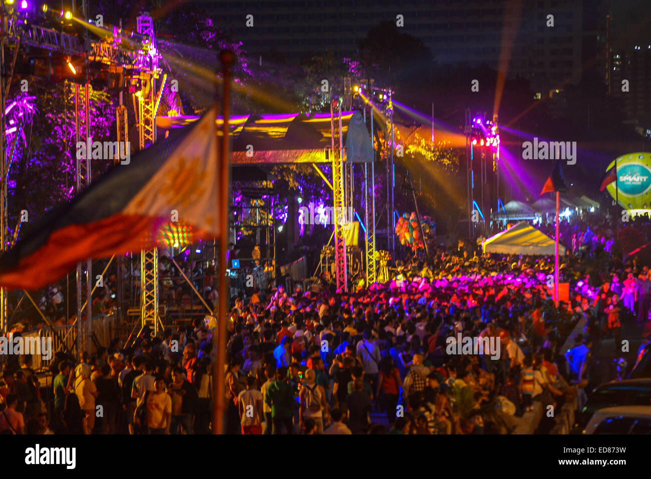 Filipino families welcomes the year 2015 in public parks like Luneta.  Various street parties and fireworks display took place to entertain the  people. (Photo by Jansen Romero / Pacific Press Stock Photo - Alamy, image size:1300x957