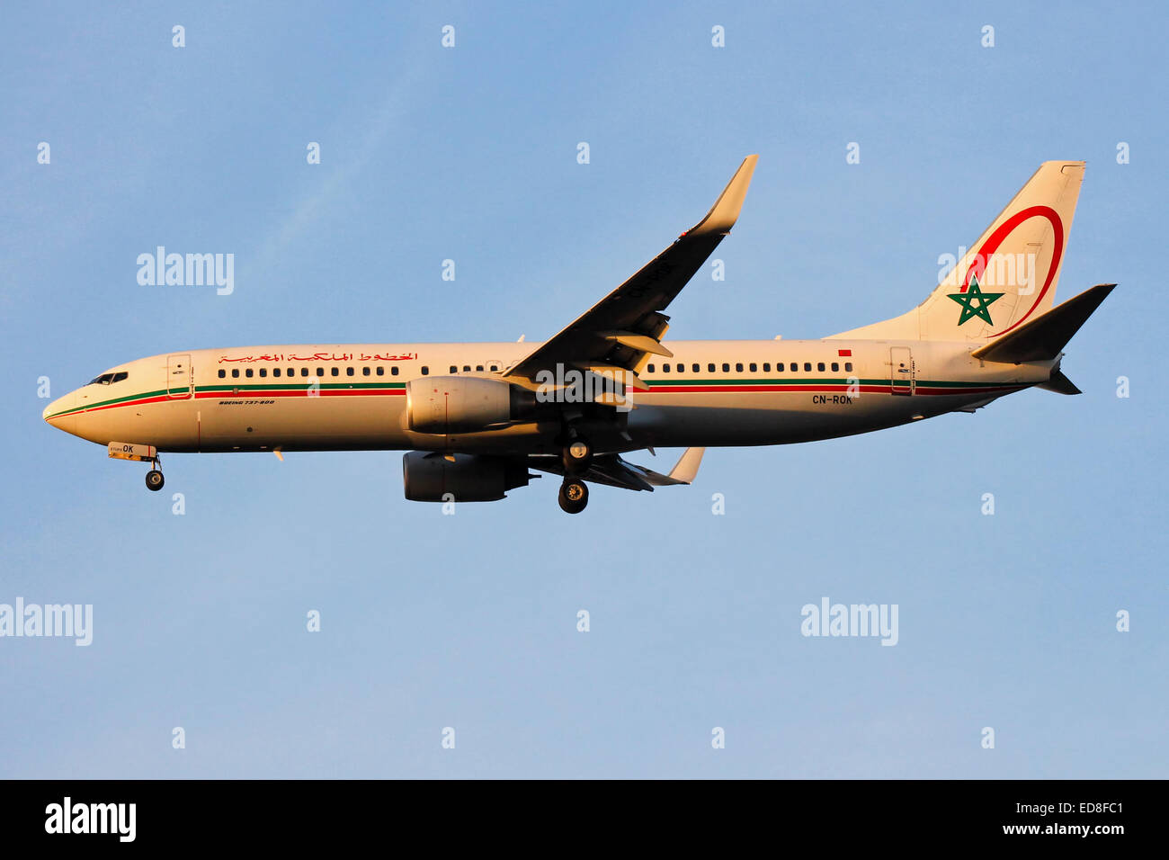 Royal Air Maroc Boeing 737800 approaches runway 27R at London Heathrow