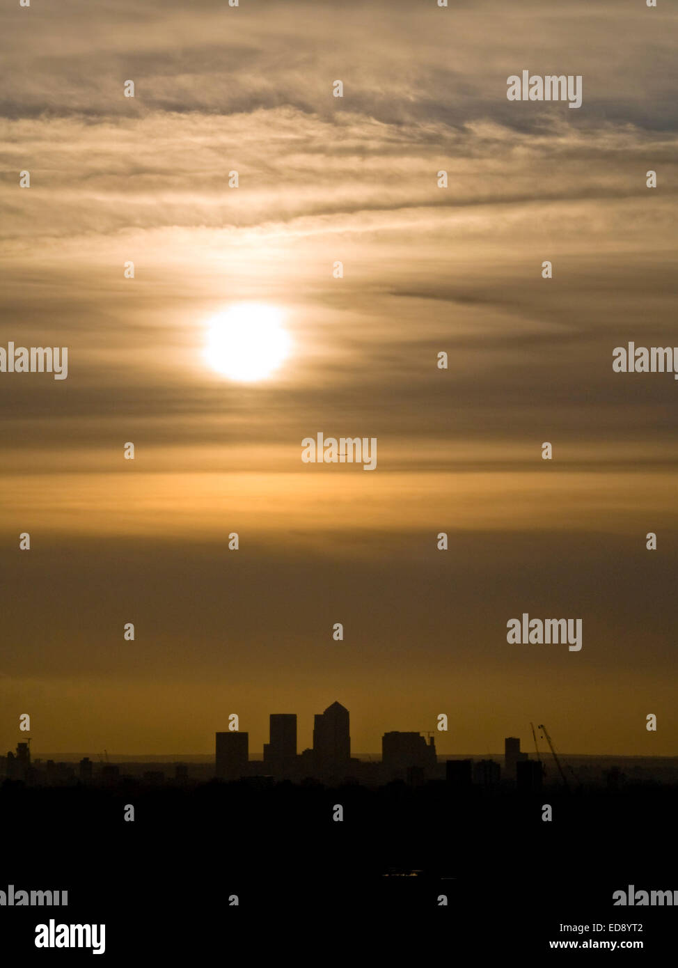 Sunrise over london orange hi-res stock photography and images - Alamy