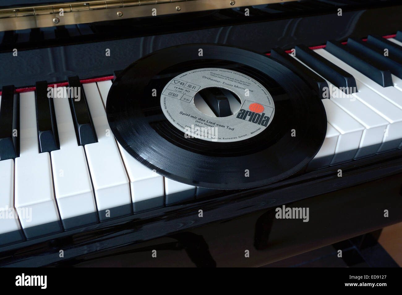spiel mir das lied vom tod song