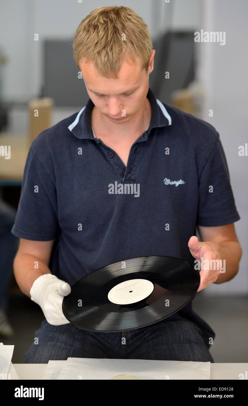 Diepholz, Germany. 09th Aug, 2012. Sascha Heuer checks the quality of a record at the record factory Pallas in Diepholz, Germany, 09 August 2012. Photo: Carmen Jaspersen/dpa/Alamy Live News Stock Photo