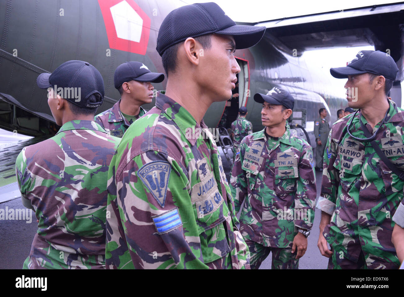 Indonesia navy master dive force prepare evacuation Air Asia QZ 8501 at Pangkalan Bun, Central Kalimantan. 2nd Jan, 2015. 31 December 2014 © Jeff Aries/ZUMA Wire/Alamy Live News Stock Photo