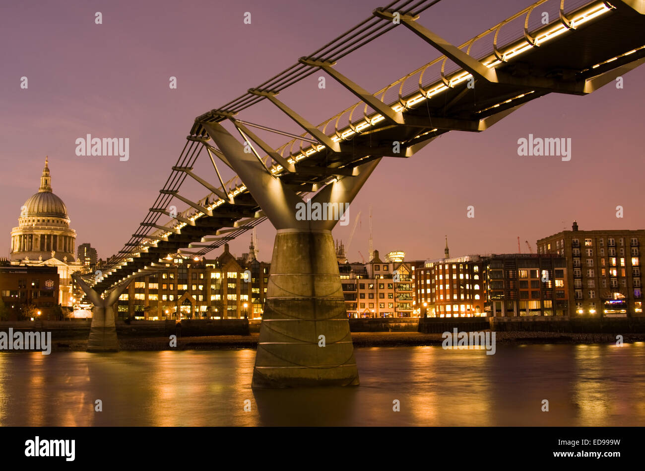 A night shot of the Millennium Bridge and St. Paul's Cathedral, London, from the South Bank of the River Thames Stock Photo