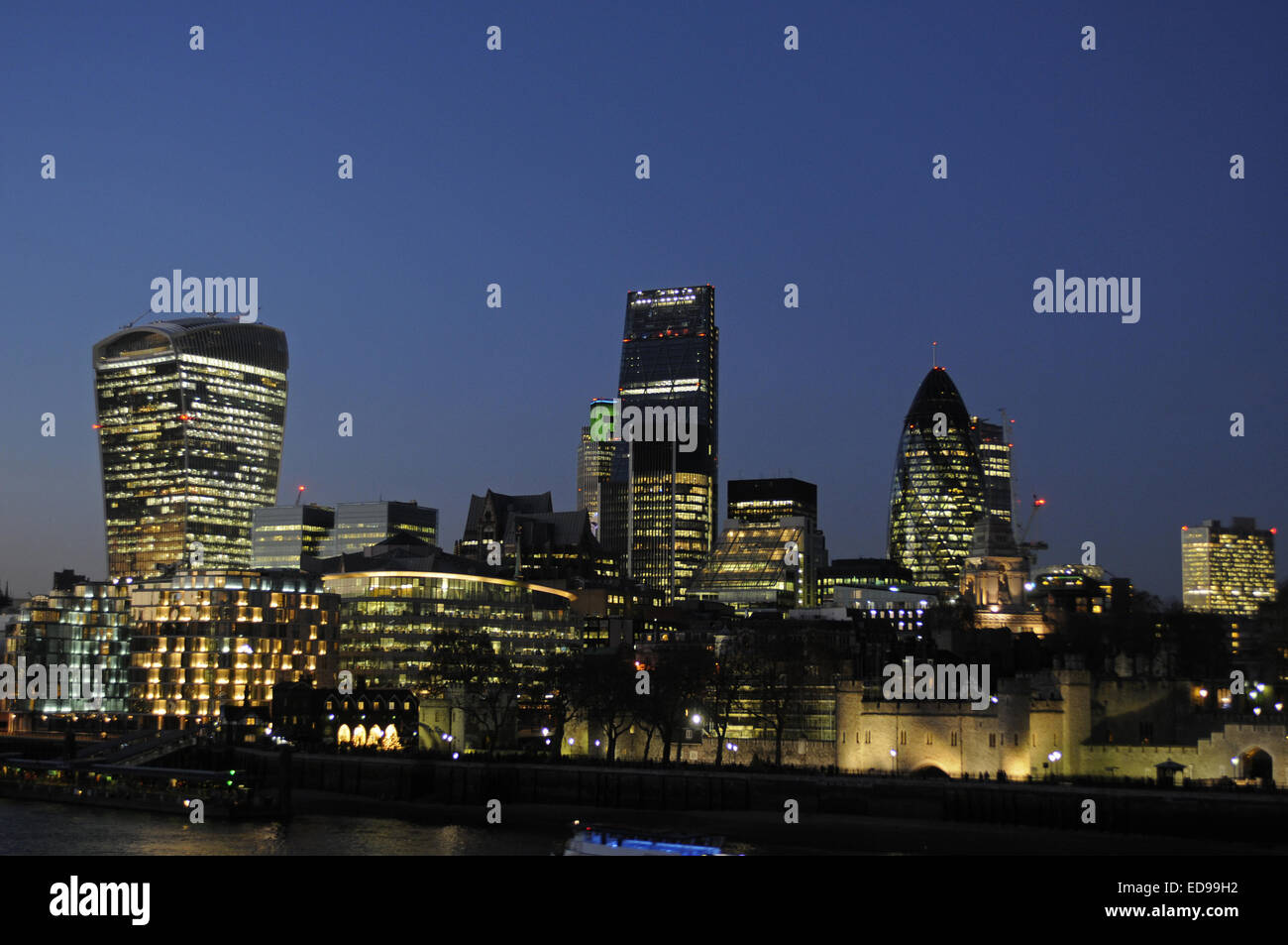 Lights architecture modern london hi-res stock photography and images ...