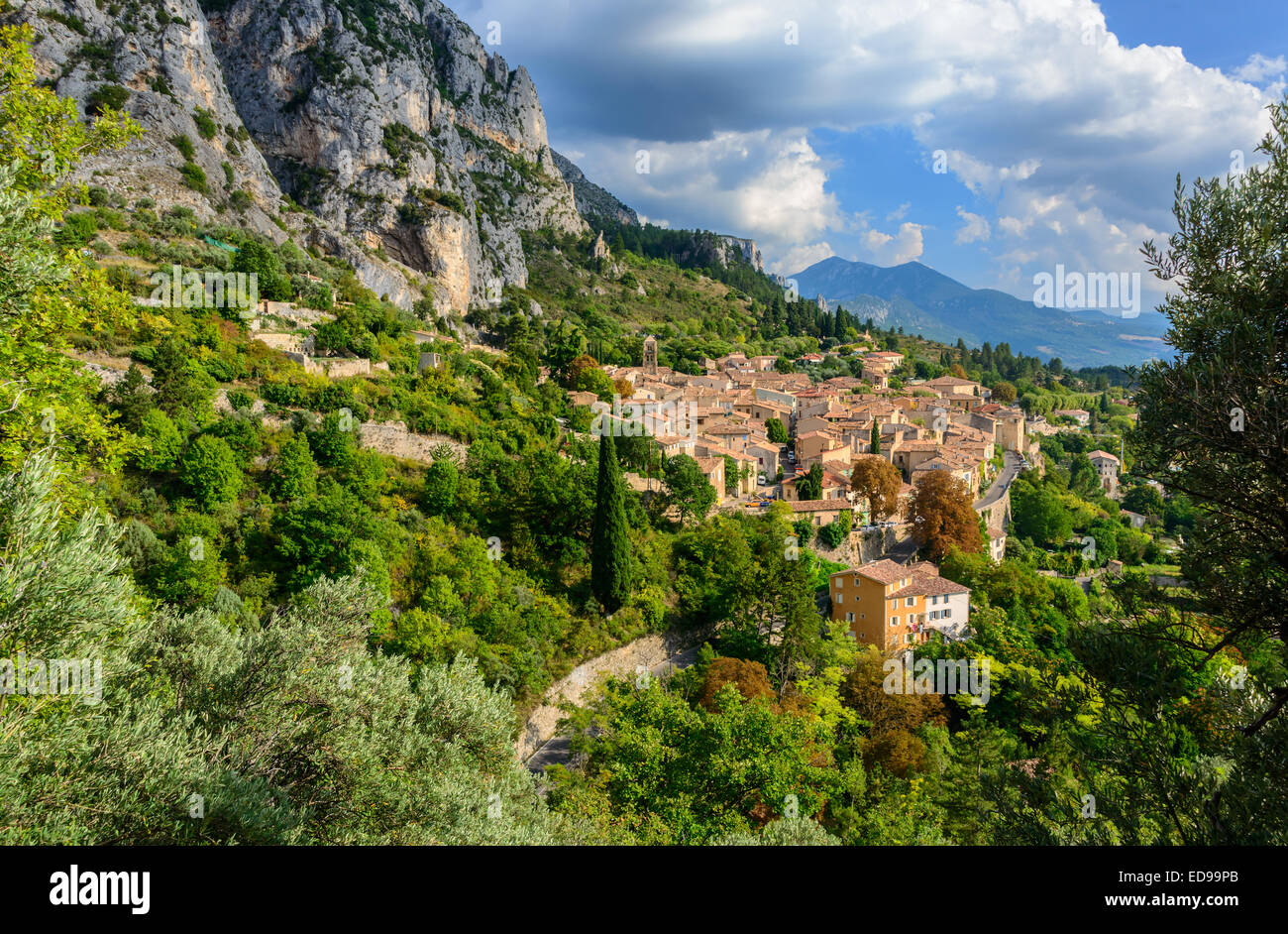 village-of-moustiers-sainte-marie-provence-south-of-france-verdon