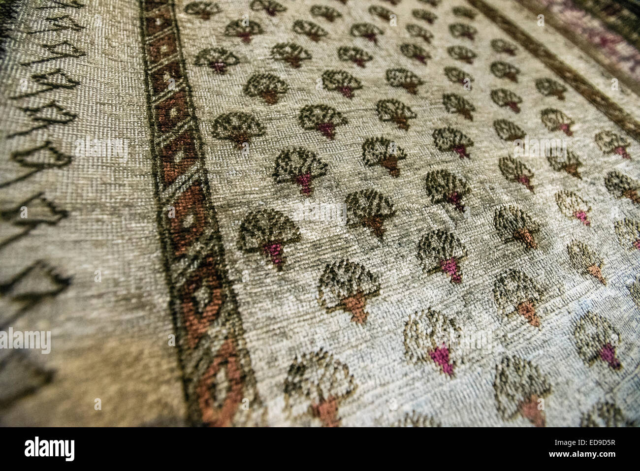 Persian carpet hi-res stock photography and images - Alamy