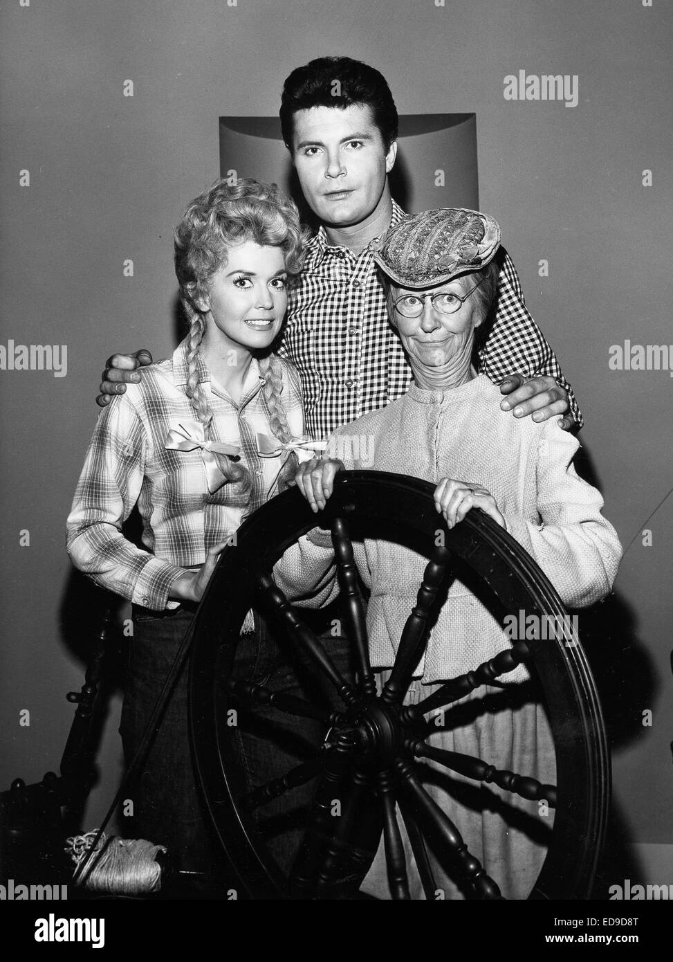 File. 2nd Jan, 2015. Donna Douglas, who played hillbilly bombshell Elly May Clampett on the baby-boomer-beloved 1960s sitcom The Beverly Hillbillies, has died in her Louisiana home. She was 81. PICTURED: July 20, 2011 - The Beverly Hillbillies cast DONNA DOUGLAS, left, IRENE RYAN, BUDDY MAX BAER Jr. © Globe Photos/ZUMAPRESS.com/Alamy Live News Stock Photo