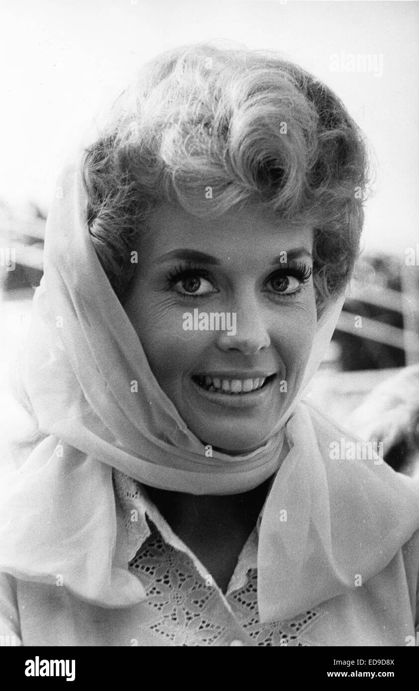 File. 2nd Jan, 2015. Donna Douglas, who played hillbilly bombshell Elly May Clampett on the baby-boomer-beloved 1960s sitcom The Beverly Hillbillies, has died in her Louisiana home. She was 81. PICTURED: July 20, 2011 - DONNA DOUGLAS. © Globe Photos/ZUMAPRESS.com/Alamy Live News Stock Photo