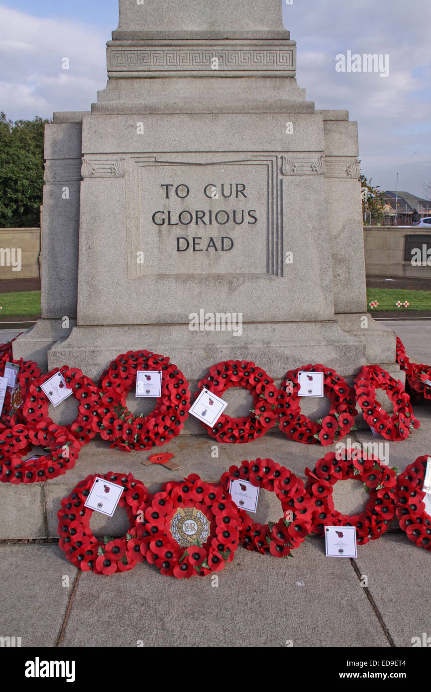 Remembrance day & Poppies Warrington Cenotaph Nov 2014, Bridgefoot, Wilderspool Causeway, Cheshire, England, UK Stock Photo