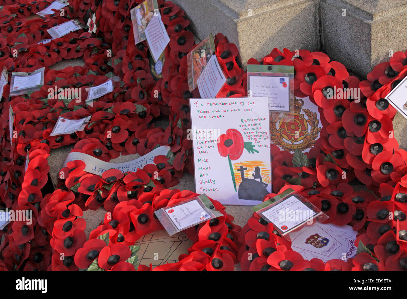 Remembrance day & Poppies Warrington Cenotaph Nov 2014, Bridgefoot, Wilderspool Causeway, Cheshire, England, UK Stock Photo