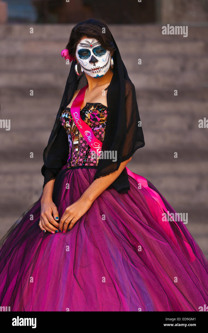 Day of the dead mexico costume hi-res stock photography and images - Page 2  - Alamy
