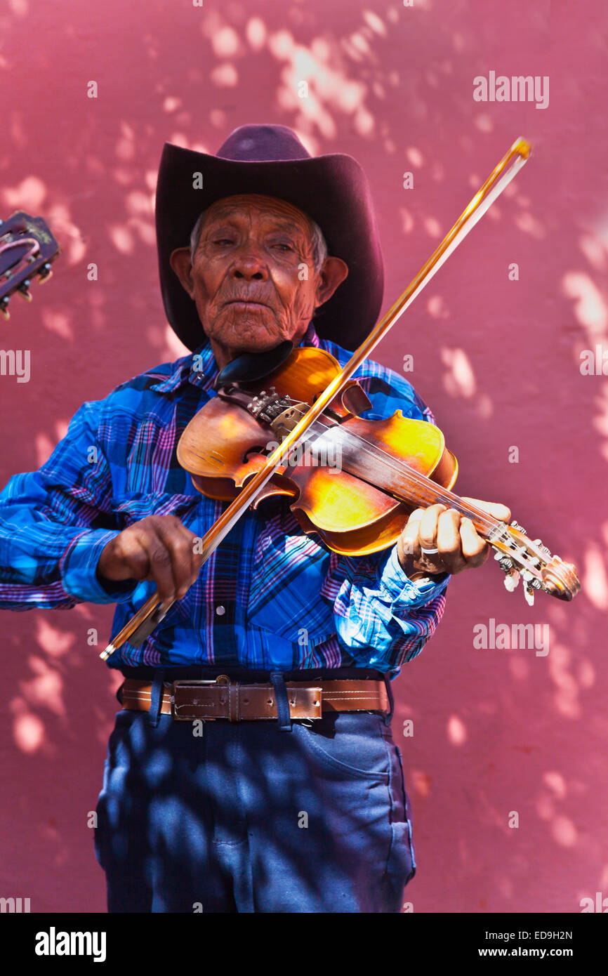 A MEXICAN STREET MUSICIANS plays the violin  -  SAN MIGUEL DE ALLENDE, MEXICO Stock Photo