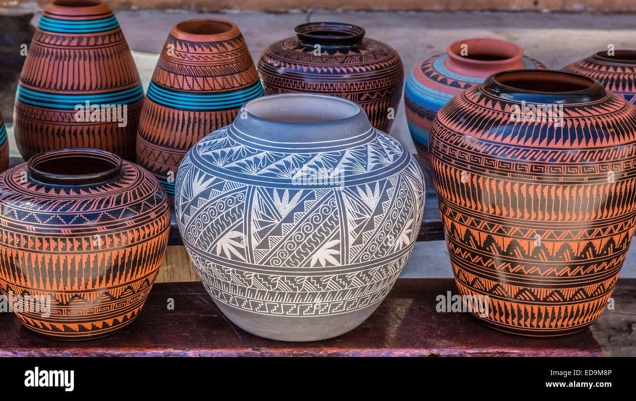 https://c8.alamy.com/comp/ED9M8P/native-american-pottery-santa-fe-new-mexico-ED9M8P.jpg