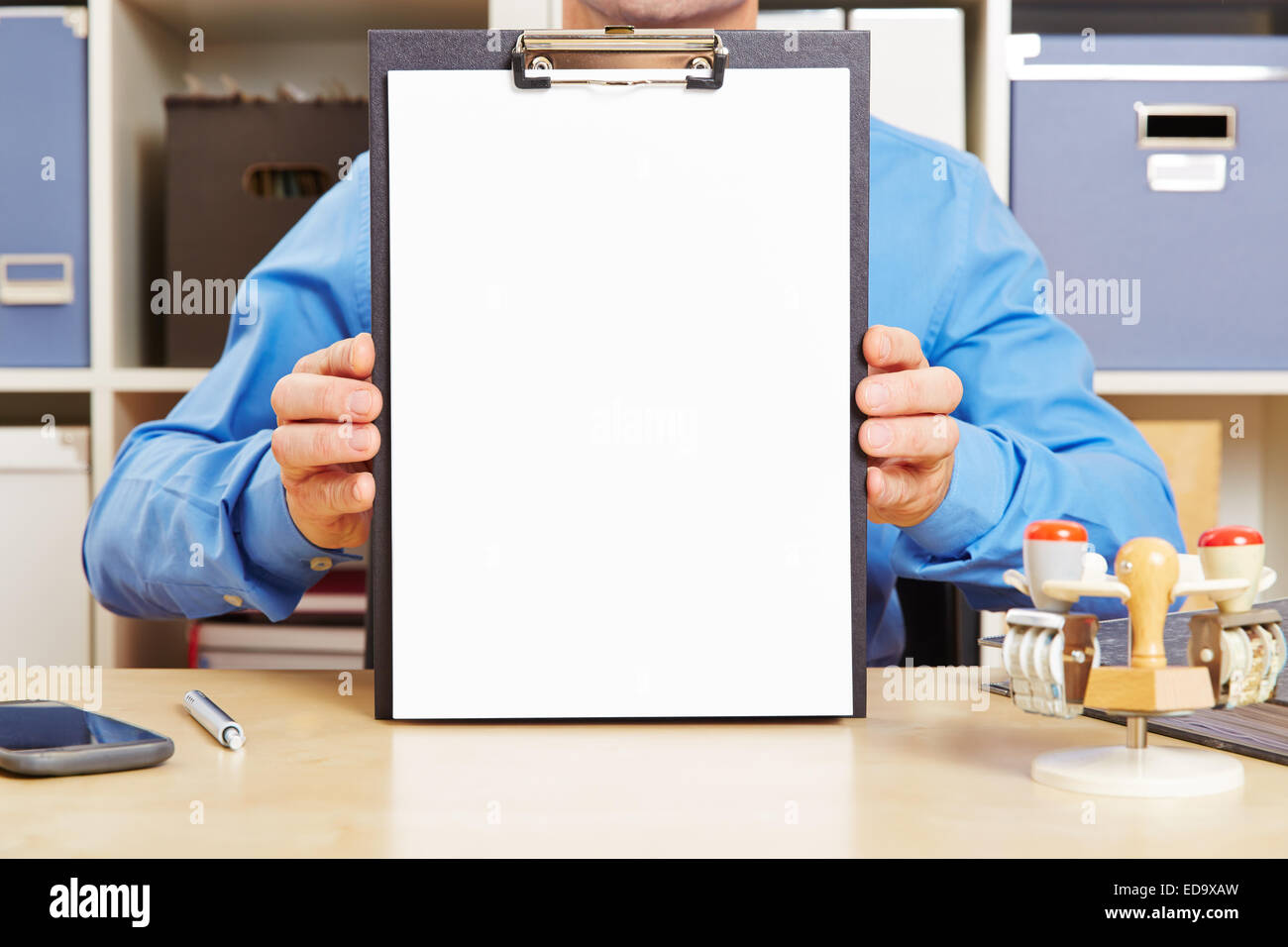 Man holding clipboard with empty piece of white paper Stock Photo - Alamy