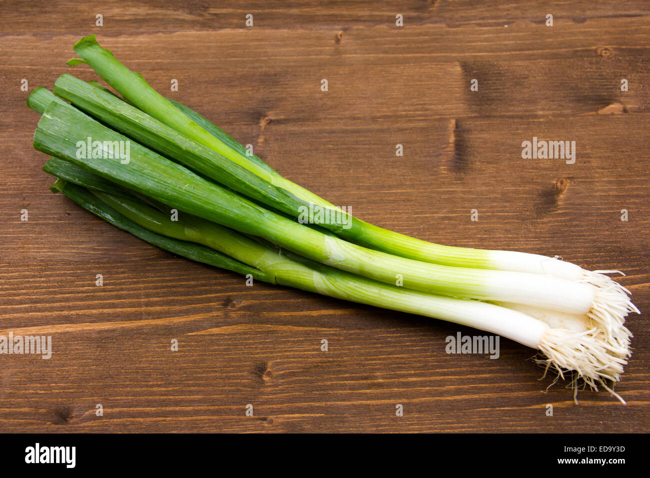 One Spring Onion Standing Spring onion bunch hi-res stock photography and images - Alamy