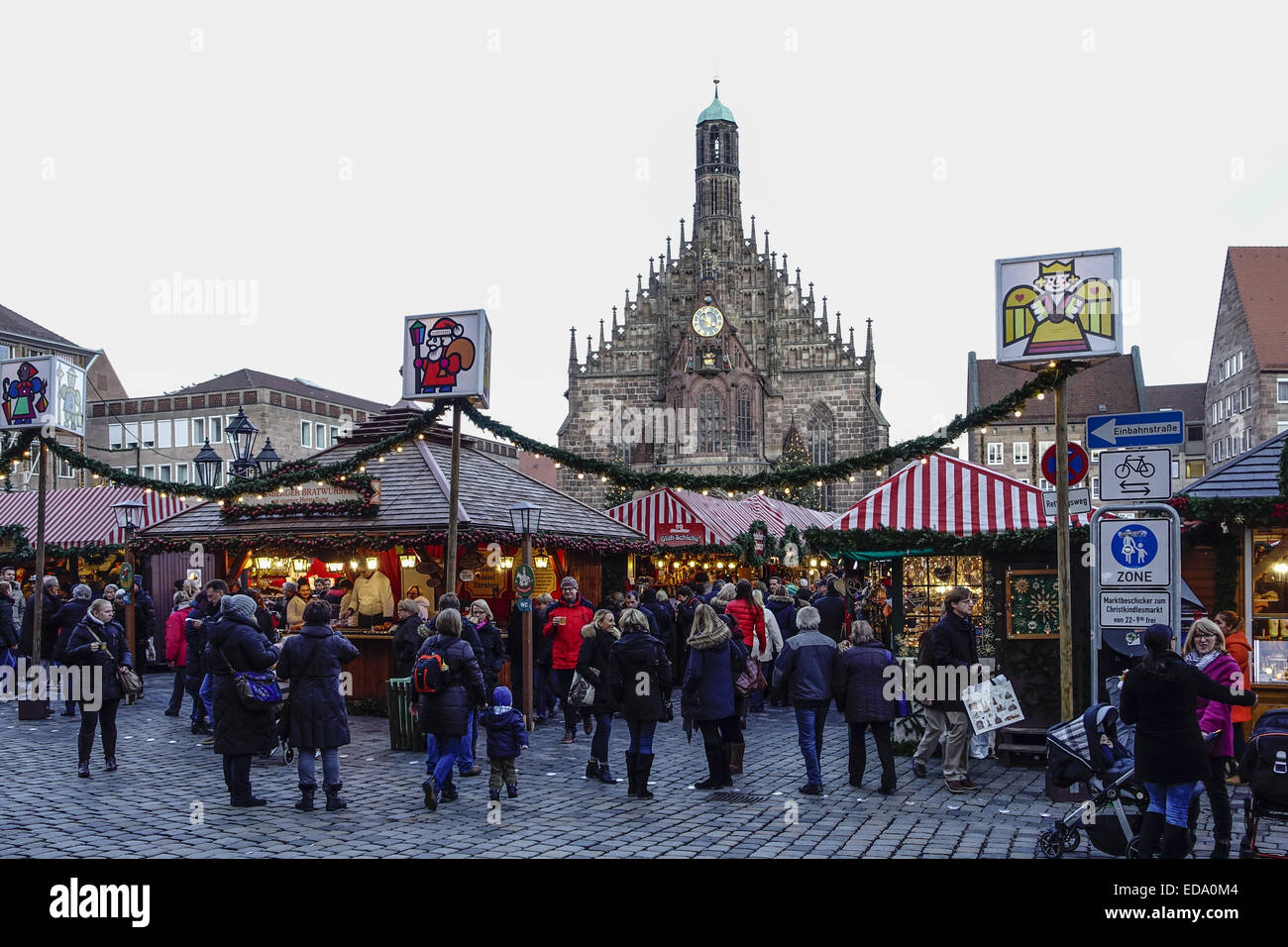 Weihnachtsmarkt, Christkindlesmarkt in Nürnberg, Hauptmarkt, Altstadt