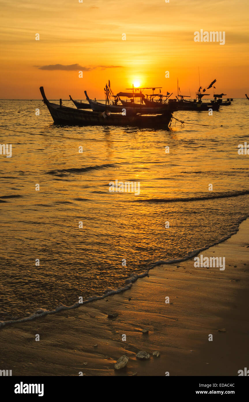 Silhouette boat hi-res stock photography and images - Alamy