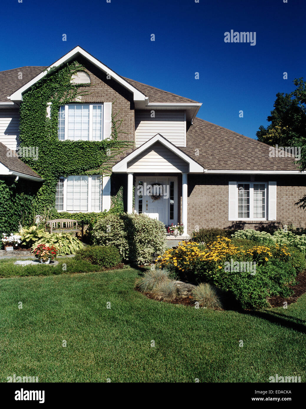 Middle class two story home hires stock photography and images Alamy