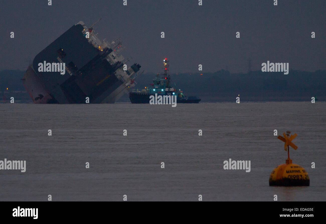Capsized container ship hi-res stock photography and images - Alamy