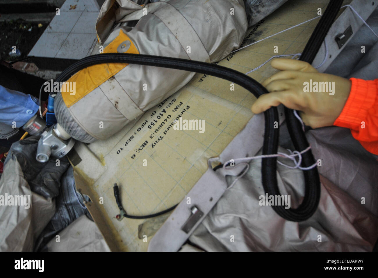 Pangkalan Bun. 4th Jan, 2015. Photo taken on Jan. 4, 2015 shows recovered debris of the AirAsia flight QZ8501 carried by a Singapore Navy helicopter at Iskandar Air Base, Pangkalan Bun, Indonesia.? Credit:  Veri Sanovri/Xinhua/Alamy Live News Stock Photo