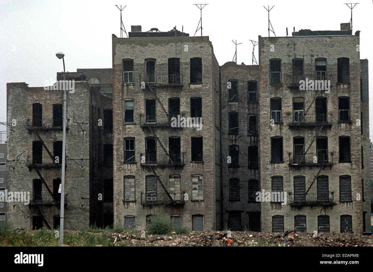 USA, SOUTH BRONX, NEW YORK CITY - AUGUST 1977. Abandoned burnt-out tenement  blocks, South Bronx, New York City, USA Stock Photo - Alamy