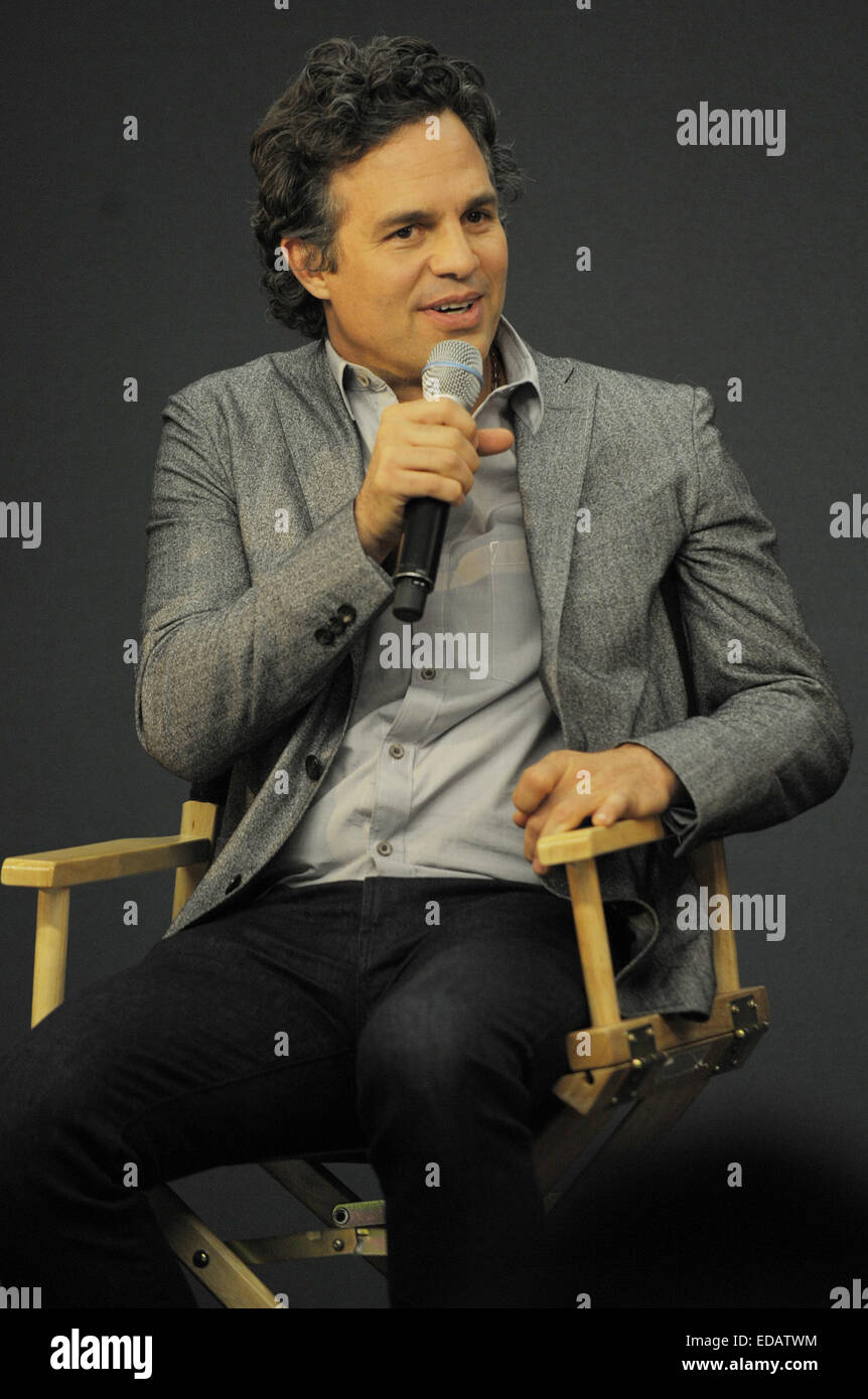 Keira Knightley and Mark Ruffalo at the Apple Store  Featuring: Mark Ruffalo Where: London, United Kingdom When: 02 Jul 2014 Stock Photo