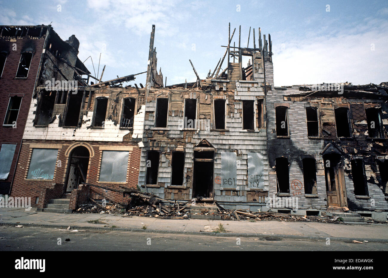 USA, BROOKLYN, NEW YORK CITY - AUGUST 1977. Brooklyn, New York City, fire damaged abandoned buildings. Stock Photo