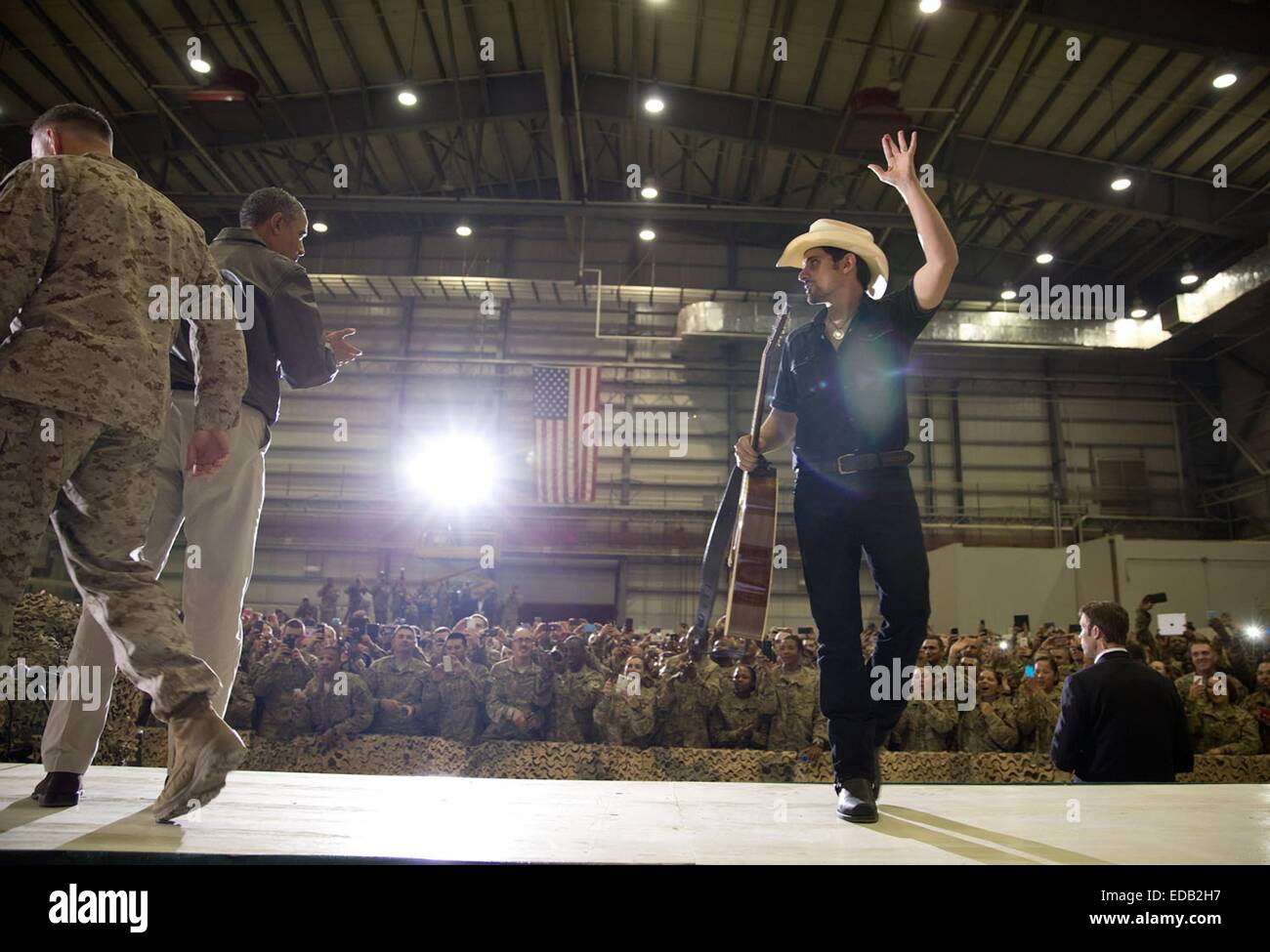 US President Barack Obama applauds country singer Brad Paisley after he performed for US troops at Bagram Airfield May 25, 2014 in Bagram, Afghanistan. Stock Photo