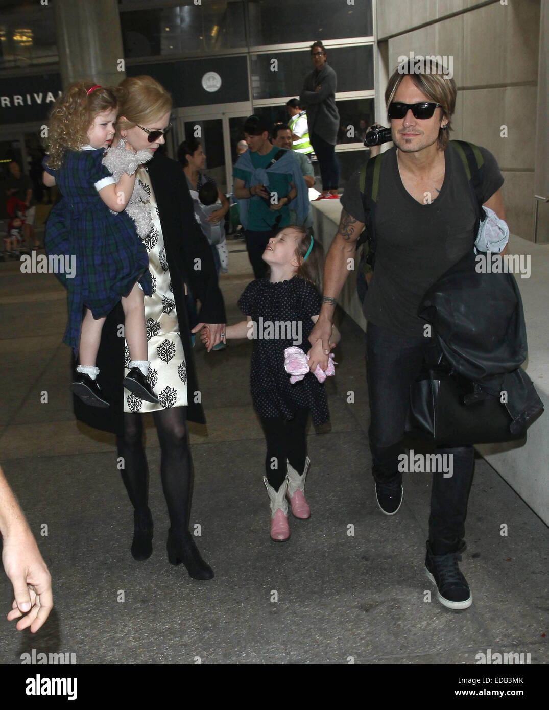 Nicole Kidman, Keith Urban and the rest of their family at LAX(01)