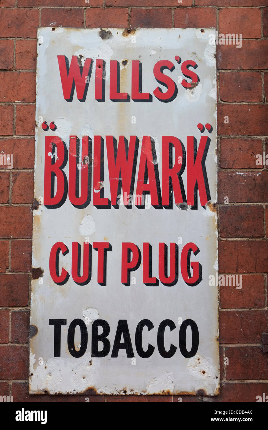 bulwark tobacco Wills bulwark cut plug tobacco hi-res stock photography and images